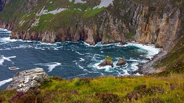 Kustlandschap in Ierland van Roland Brack