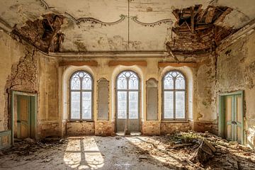 Lost Place - Abandoned Buildings - Nature Reclaims It All van Gentleman of Decay