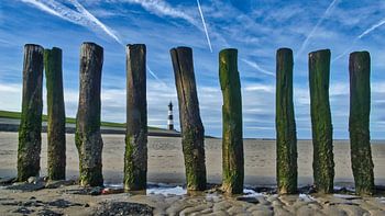 Phare et brise-lames