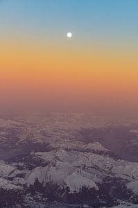 Maanopkomst boven de Franse Alpen van Denis Feiner