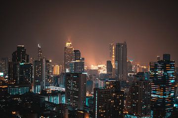 Die Skyline von Bangkok bei Nacht von Bart van Lier