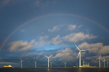 Eemshaven regenboog windmolens van Jan Georg Meijer