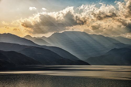 Réservoir de Toktogul, Kirghizistan sur Ton Wever
