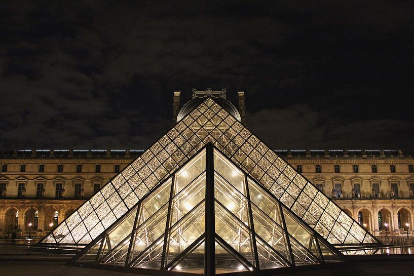 Louvre Museum by Hello Pompoyo