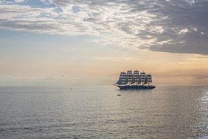 Voilier à quatre mâts au large des côtes d'Alghero, Italie
