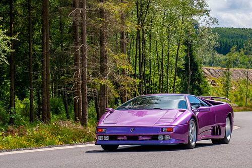Lamborghini Diablo supercar in het bos