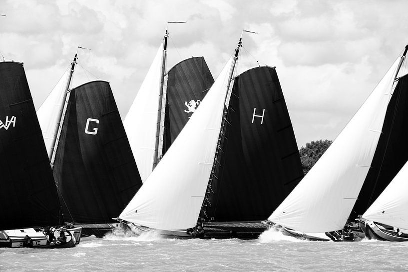 Skûtsje klassieke Friese Tjalk-zeilschepen tijdens het jaarlijkse Skûtsjesilen van Sjoerd van der Wal Fotografie