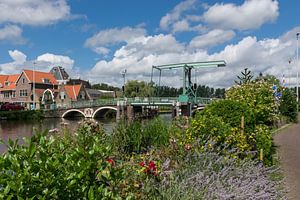 Schöne hohe Brücke in Rotterdam Overschie