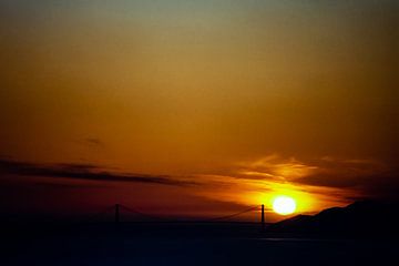 Golden Gate Bridge bij zonsondergang van Dieter Walther