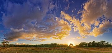 Wolken verlicht door de ondergaande zon van KCleBlanc Photography