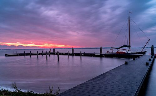 zonsopkomst bij de steiger van Oostmahorn, Lauwersmeer