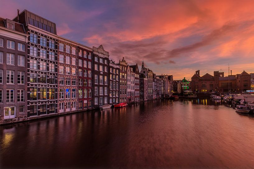Zonsondergang in Amsterdam van Costas Ganasos