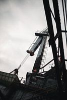 Au-dessus de la ville : le pouvoir indéniable de la grue industrielle