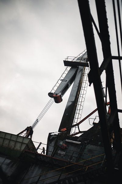 Au-dessus de la ville : le pouvoir indéniable de la grue industrielle par Melvin Meijer