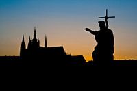Sonnenuntergang hinter der Prager Kathedrale