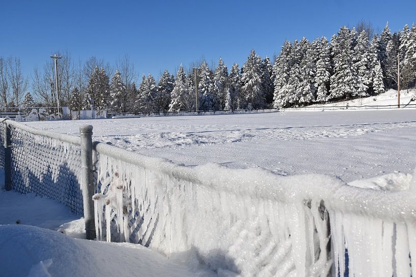 Der Spielplatz im Winter von Claude Laprise