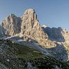 Panorama mit den felsigen Bergen der Brenta-Dolomiten auf der Brentei-Hütte von Sean Vos