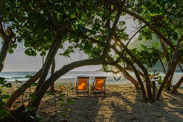 Strandstoelen met zonsondergang van FlashFwd Media