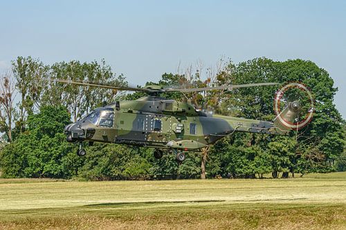 Landende NH-90 helikopter van de Luftwaffe.