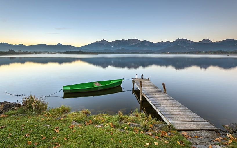 Ein friedlicher Morgen am Hopfensee von Michael Valjak