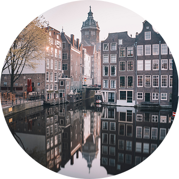 Amsterdam - grachtenpanden vanaf de armbrug van Thea.Photo