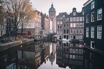 Amsterdam - Canalhouses and St Nicolaaschurch by Thea.Photo
