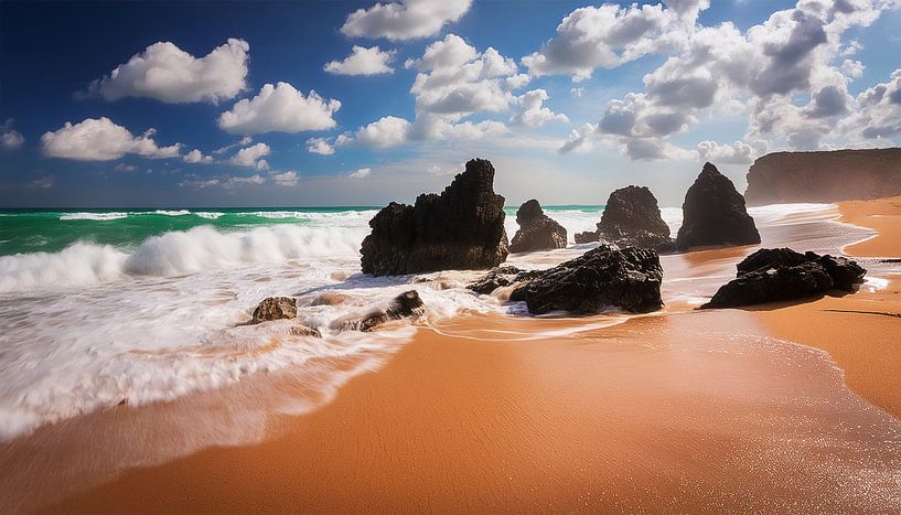 Strand mit Felsen im Meer von Mustafa Kurnaz