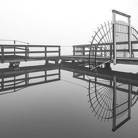 Minimalistischer Bootssteg, Zaanse Schans. von Patrick Hartog