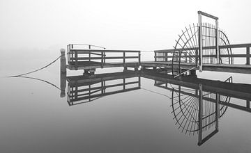 Minimalistische aanlegsteiger, Zaanse Schans. van Patrick Hartog