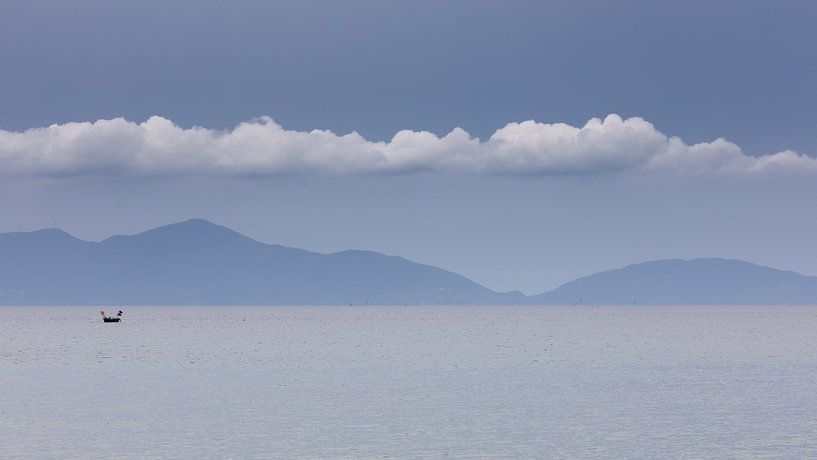 De kust gezien vanuit Hue, centraal Vietnam van Rick Van der Poorten