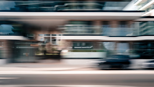 De Tram: verstilde snelheid