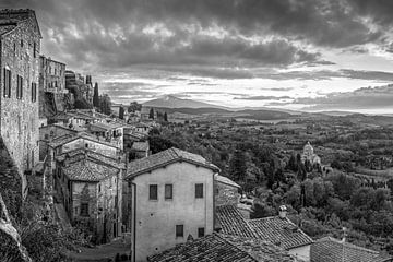 Montepulciano zonsondergang in zwart-wit van Manfred Voss, Schwarz-weiss Fotografie