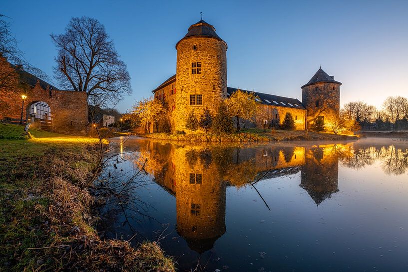 House to the house, Ratingen, North Rhine-Westphalia by Alexander Ludwig