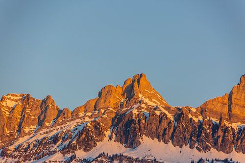 Churfirsten de Flumserberge dans l'aube au lever du soleil