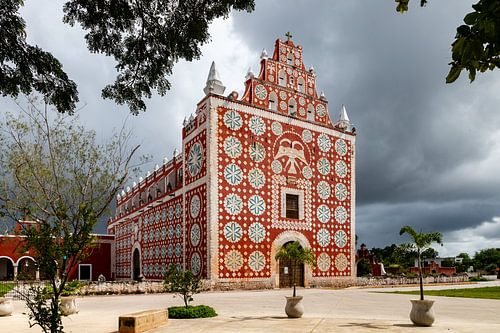 Fotogene Kirche in Uamya von Laura Vijverberg