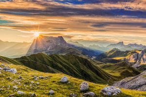 Sonnenaufgang über Langkofel und Plattkofel  in den Dolomiten