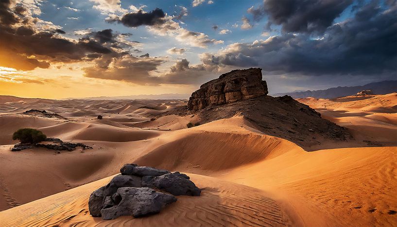 Felsen mit Sand in der Wüste von Mustafa Kurnaz