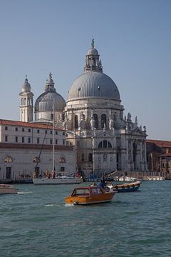 Basiliek van de Sante Maria in Venetie, Italie van Joost Adriaanse