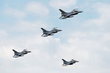 4 Nederlandse F-16 Fighting Falcons van Wim Stolwerk
