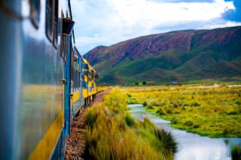 Training in der Prärienlandschaft Boliviens bei Salar de Uyuni in Südamerika