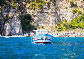 Bootje aan de Amalfi kust