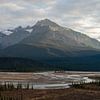 Howse Pass Viewpoint en de Saskatchewan River van Leon Brouwer