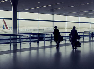 Reisende auf einem Flughafen Illustration