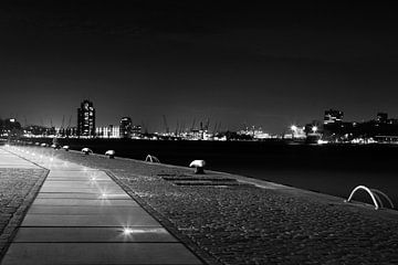 Lichtjes in Rotterdam Haven zwart-wit
