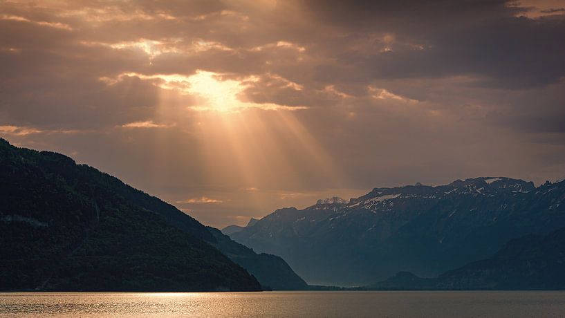 Zonsopkomst Thunersee van Henk Meijer Photography