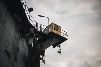 High above the City: The Industrial Power of a Crane in the Sky