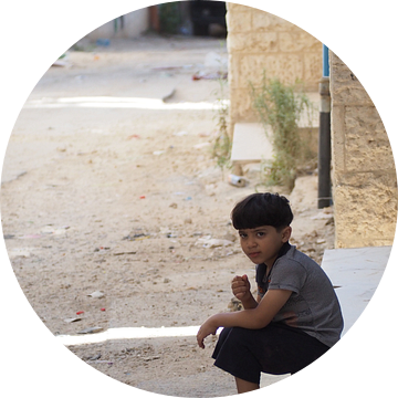 Palestijnse jongetje in het Jalazone vluchtelingenkamp (Palestina) van Lennart Menger