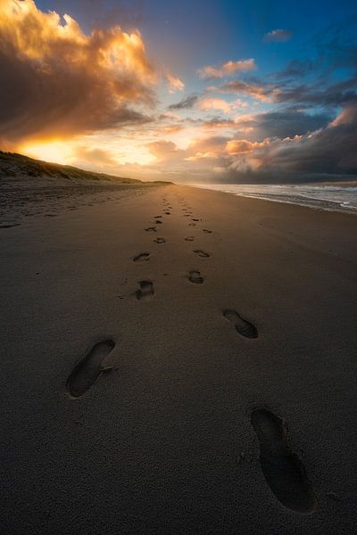Footsteps in the sand by Jeroen Lagerwerf