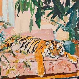 Lion rests by Niklas Maximilian