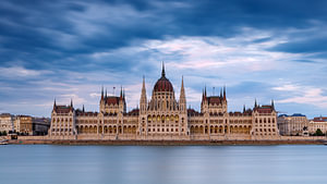 Das Parlamentsgebäude in Budapest an der Donau
